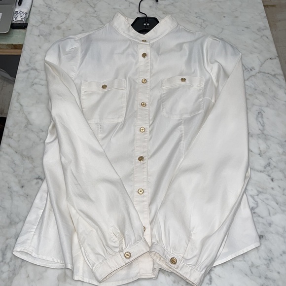 Woman’s prich button down shirt - Picture 3 of 12